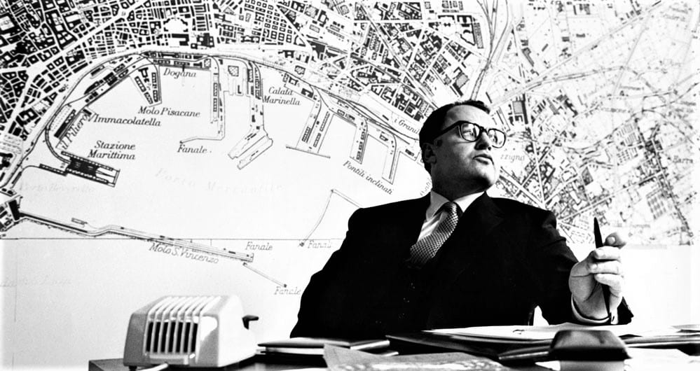 Cu mâinile pe oraș