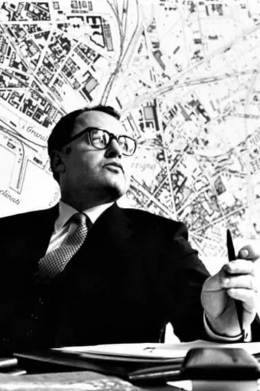 CU MÂINILE PE ORAŞ / LE MANI SULLA CITTÀ / HANDS OVER THE CITY