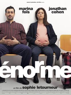Enormă Poster